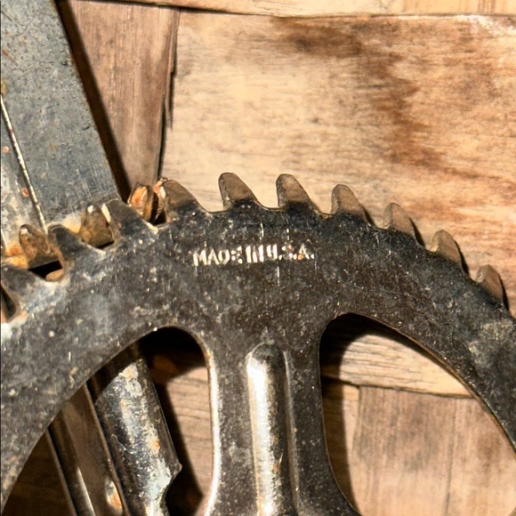 Vintage Handheld Egg Beater with Green Handle - Picture 5 of 6